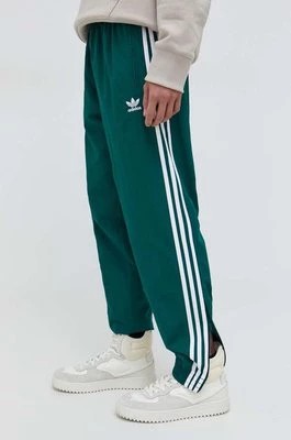 Zdjęcie produktu adidas Originals spodnie dresowe Adicolor Woven Firebird Track Top kolor zielony z aplikacją IT2497