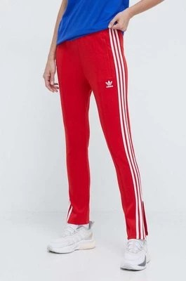 Zdjęcie produktu adidas Originals spodnie dresowe Adicolor SST kolor czerwony z aplikacją IK6603