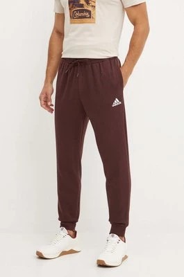 Zdjęcie produktu adidas spodnie dresowe Essentials kolor brązowy z aplikacją IY9086