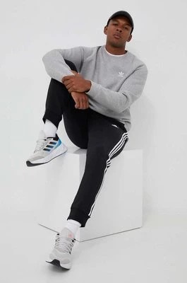 Zdjęcie produktu adidas spodnie dresowe Essentials kolor czarny z aplikacją IB4030