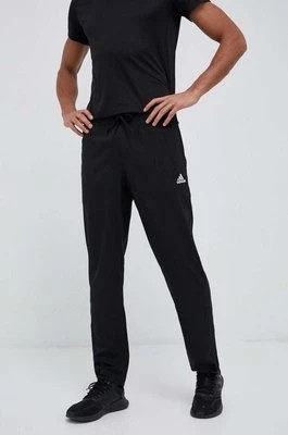 Zdjęcie produktu adidas spodnie treningowe Essentials Stanford kolor czarny z aplikacją