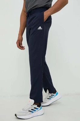 Zdjęcie produktu adidas spodnie treningowe Essentials męskie kolor granatowy z aplikacją IC9416