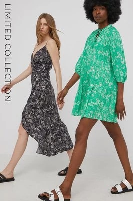 Zdjęcie produktu Answear Lab sukienka answear.LAB X limitowana kolekcja festiwalowa BE BRAVE kolor zielony mini rozkloszowana