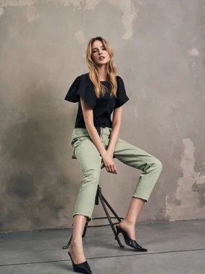Zdjęcie produktu Bawełniane spodnie jeansowe damskie zielone Moodo