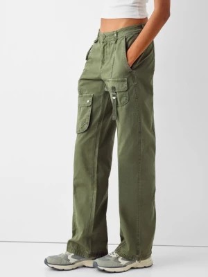 Zdjęcie produktu Bershka Bawełniane Spodnie Cargo Z Paskiem Z Niskim Stanem Kobieta Khaki