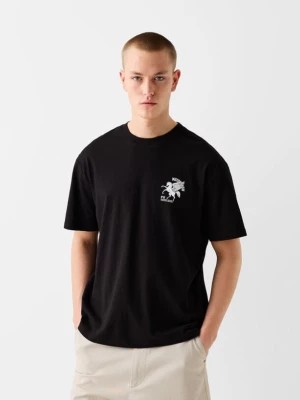 Zdjęcie produktu Bershka Koszulka O Pudełkowym Kroju Z Krótkim Rękawem I Nadrukiem Mężczyzna Czarny