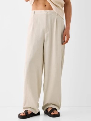 Zdjęcie produktu Bershka Spodnie Baggy Tailoring Z Mieszanki Bawełny Mężczyzna Beżowy
