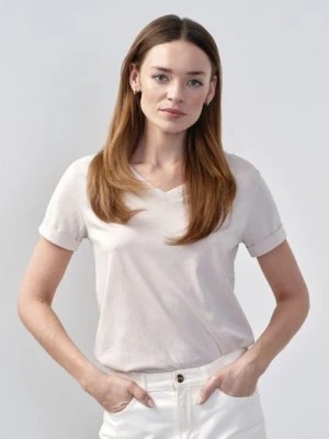 Zdjęcie produktu Beżowy T-shirt damski w serek OCHNIK