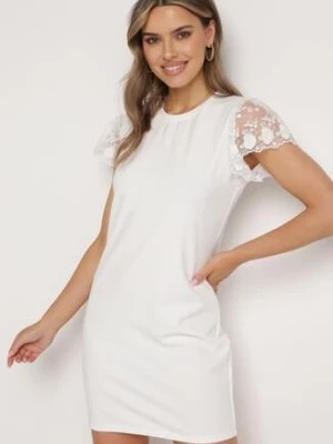 Zdjęcie produktu Biała Dopasowana Sukienka z Koronkowym Rękawkiem Cidariana