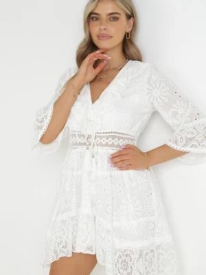 Zdjęcie produktu Biała Haftowana Sukienka Mini z Koronką i Przedłużanym Tyłem Azalaya