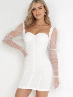 Zdjęcie produktu Biała Sukienka Dopasowana z Marszczeniem i Bufiastymi Rękawami Farnia
