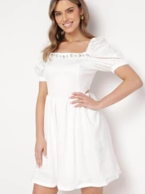 Zdjęcie produktu Biała Sukienka Mini Rozkloszowana z Dekoltem Ozdobionym Cyrkoniami i Wycięciami po Bokach Delphira