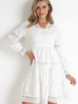 Zdjęcie produktu Biała Sukienka Mini z Koronkowymi Wstawkami i Rozkloszowanym Dołem Femona