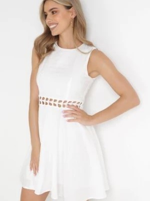 Zdjęcie produktu Biała Sukienka Mini z Ozdobnymi Wycięciami w Talii Semira