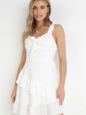Zdjęcie produktu Biała Sukienka na Szerokich Ramiączkach z Wiązaniem i Falbankami Birgitesa