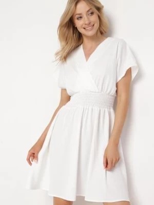 Zdjęcie produktu Biała Sukienka z Kopertowym Dekoltem Rozkloszowana Alarvea