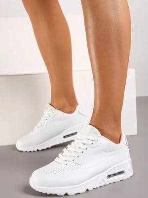 Zdjęcie produktu Białe Casualowe Sneakersy na Płaskiej Podeszwie Ozdobione Perforacją i Transparentną Wstawką Dunelia