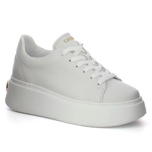 Zdjęcie produktu Białe sneakersy na platformie CARINII B9553-I81-000-000-G49