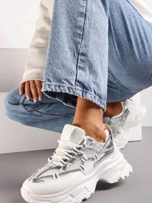 Zdjęcie produktu Biało-Srebrne Sneakersy z Metalicznymi Wstawkami na Niskiej Platformie z Ozdobnym Sznurkiem Oiriema