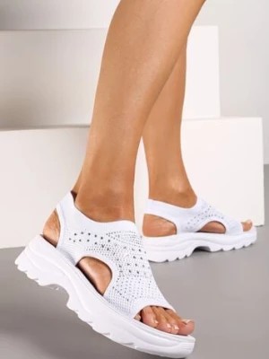 Zdjęcie produktu Białe Sportowe Sandały z Elastyczną Cholewką z Cyrkoniami i Tłoczoną Podeszwą Dariena