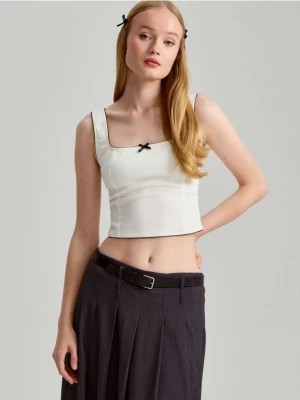 Zdjęcie produktu Biały gorsetowy crop top z kokardką House