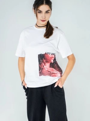Zdjęcie produktu Biały t-shirt oversize z kolorową grafiką z przodu