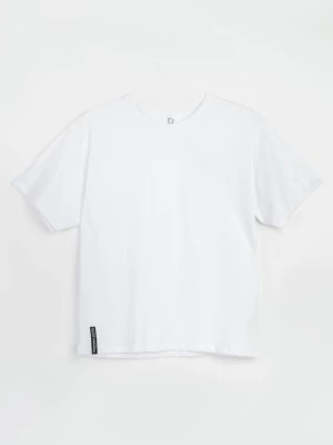 Zdjęcie produktu Biały t-shirt oversize z minimalistyczną naszywką