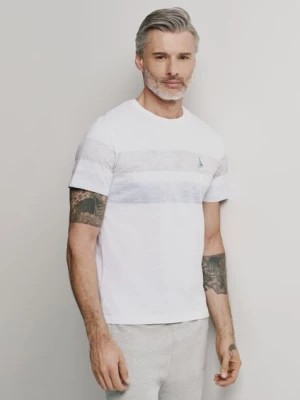 Zdjęcie produktu Biały T-shirt z naszywką męski OCHNIK