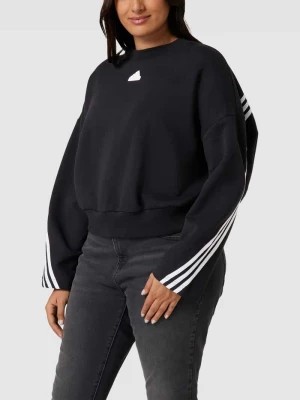 Zdjęcie produktu Bluza PLUS SIZE krótka z aplikacją z logo Adidas Sportswear Plus