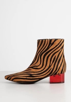 Zdjęcie produktu Botki Jeffrey Campbell