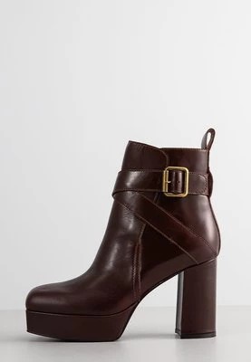 Zdjęcie produktu Botki na platformie Jeffrey Campbell