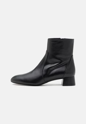 Zdjęcie produktu Botki Stuart Weitzman