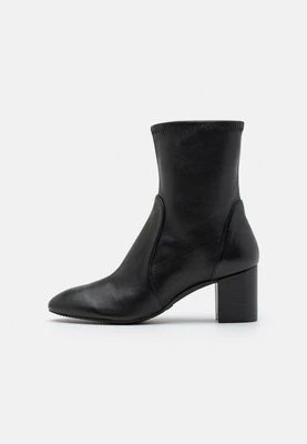 Zdjęcie produktu Botki Stuart Weitzman