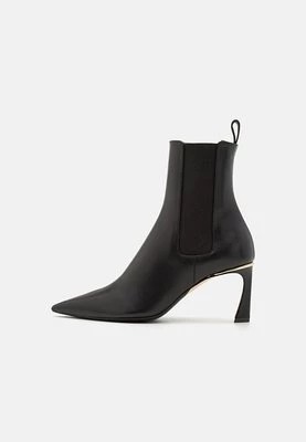 Zdjęcie produktu Botki Victoria Beckham