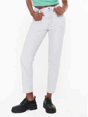 Zdjęcie produktu Calvin Klein Jeans Jeansy J20J220859 Biały Mom Fit