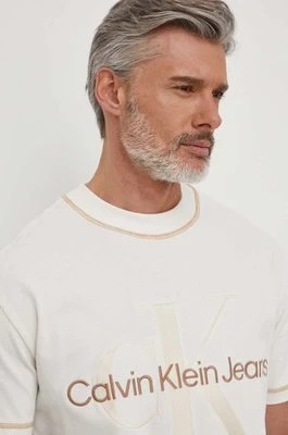 Zdjęcie produktu Calvin Klein Jeans t-shirt bawełniany męski kolor beżowy z aplikacją