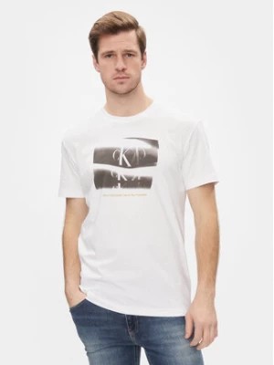 Zdjęcie produktu Calvin Klein Jeans T-Shirt Slogan Tee J30J324645 Biały Regular Fit