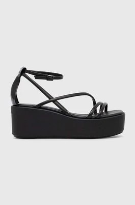 Zdjęcie produktu Calvin Klein sandały skórzane WEDGE SANDAL 30 LTH damskie kolor czarny na platformie HW0HW01949