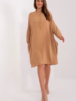 Zdjęcie produktu Camelowa sukienka damska oversize o długości midi Italy Moda