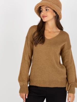 Zdjęcie produktu Camelowy cienki sweter klasyczny z dekoltem w serek OCH BELLA
