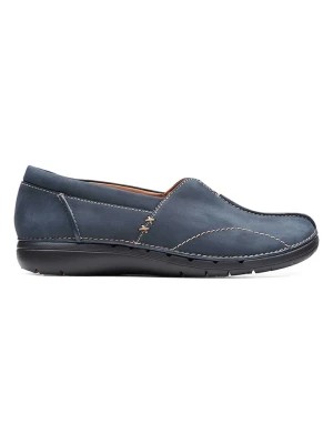 Zdjęcie produktu Clarks Skórzane slippersy "Un Loop Stride" w kolorze niebieskim rozmiar: 36