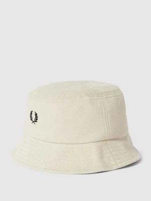 Zdjęcie produktu Czapka typu bucket hat z wyhaftowanym logo model ‘Pique’ Fred Perry