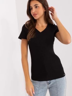 Zdjęcie produktu Czarna dopasowana bluzka basic z dekoltem V RELEVANCE