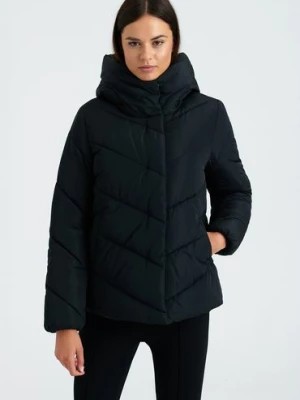 Zdjęcie produktu Czarna pikowana kurtka damska zimowa z kapturem Greenpoint