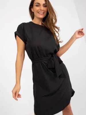 Zdjęcie produktu Czarna prosta sukienka z paskiem RUE PARIS