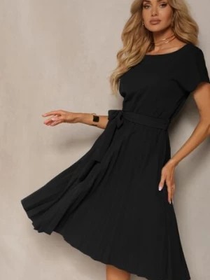 Zdjęcie produktu Czarna Sukienka Koktajlowa z Gumką w Pasie i Krótkim Rękawem z Materiałowym Paskiem Zevia