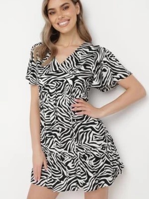 Zdjęcie produktu Czarno-Biała Sukienka Mini z Wiskozy w Abstrakcyjne Paski Ethikala