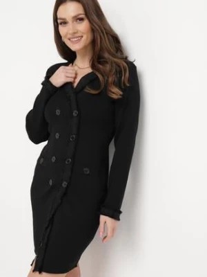 Zdjęcie produktu Czarna Sukienka Sweterkowa Dwurzędowa z Guzikami i Ozdobnymi Frędzlami Vluona