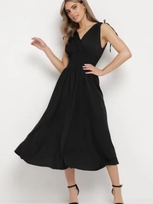 Zdjęcie produktu Czarna Sukienka z Kopertowym Dekoltem na Cienkich Ramiączkach Rozkloszowana Lantia