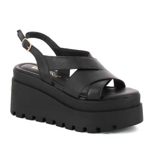 Zdjęcie produktu Czarne sandały na koturnie CARINII B9533-E50-000-000-G06